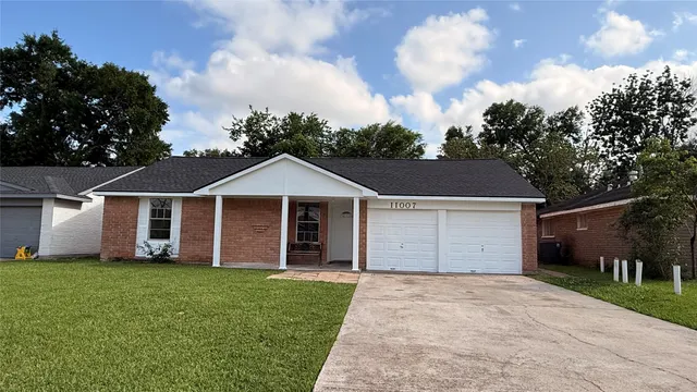 Popular Imperial Point Sec 01 Real Estate