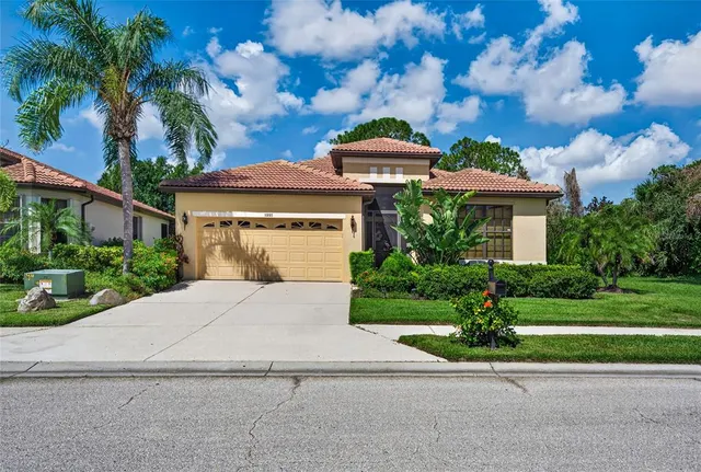 Popular VENETIAN FALLS PH 1 Real Estate