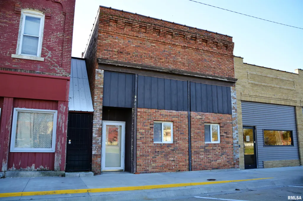114 E Market St,Unit Colchester, Colchester, IL 62326