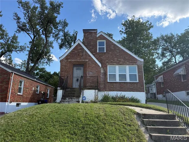 Popular Pershing Heights Real Estate