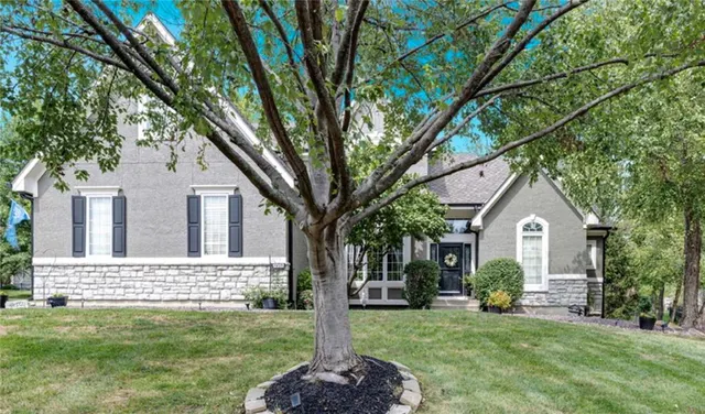 Popular Fairfield Manor Real Estate