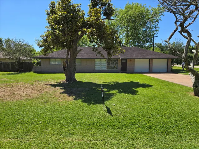 Popular Lake Jackson Real Estate
