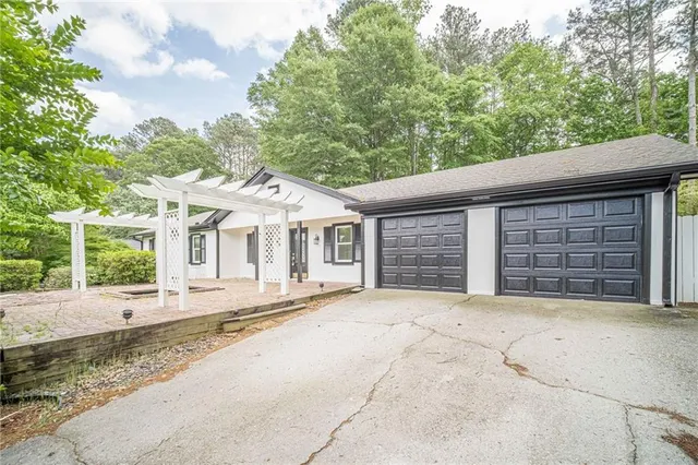 Popular SCARLET WOODS Real Estate