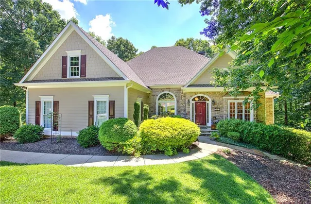 Popular Northampton Falls Real Estate