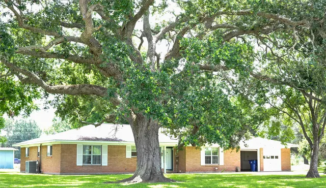 Popular Peach Point Park Real Estate