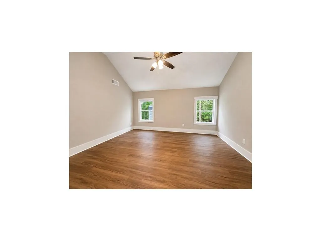 Listing Thumbnail Image 6