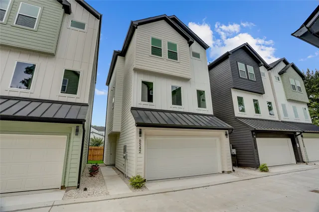 Expensive Goldspier Court Real Estate