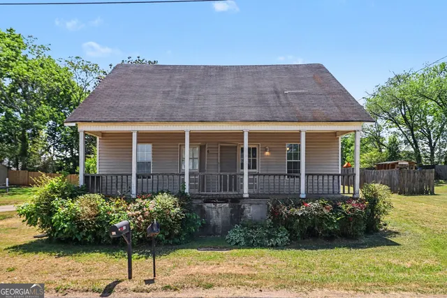Popular McIntosh Village Real Estate