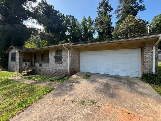 Popular Arabian Woods Real Estate