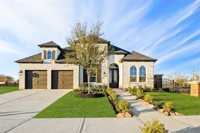 Popular Sienna Sec 46 Real Estate
