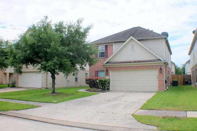 Popular Edgewood Vilage Sec 01 Real Estate