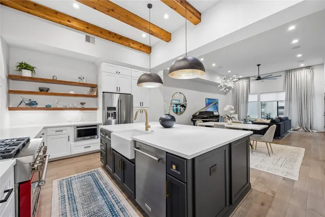 Expensive Memorial Heights Villas Real Estate