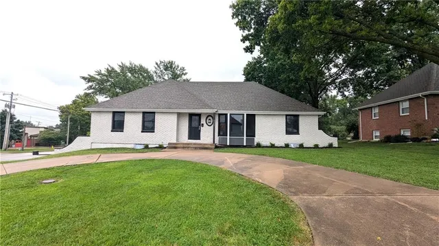 Popular Parkway Manor Real Estate