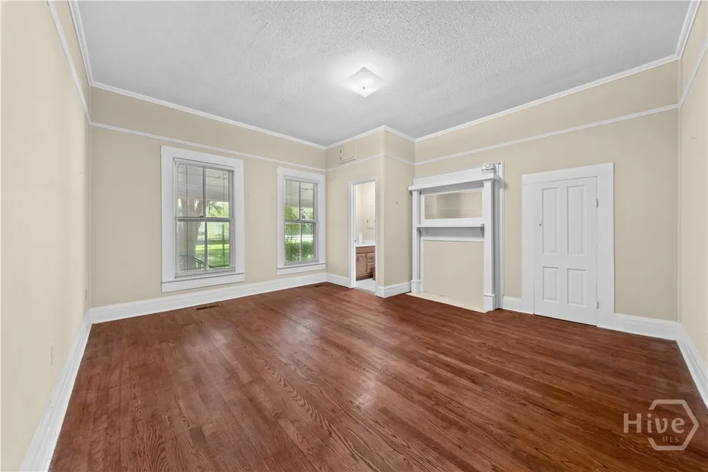 Listing Thumbnail Image 15