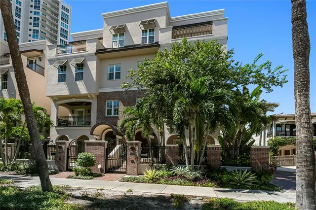 Expensive BAY SHORE Real Estate