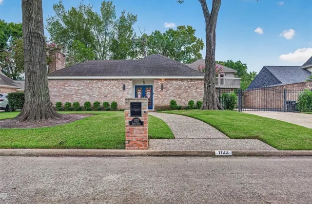 Popular Feetwood Sec 5 Real Estate