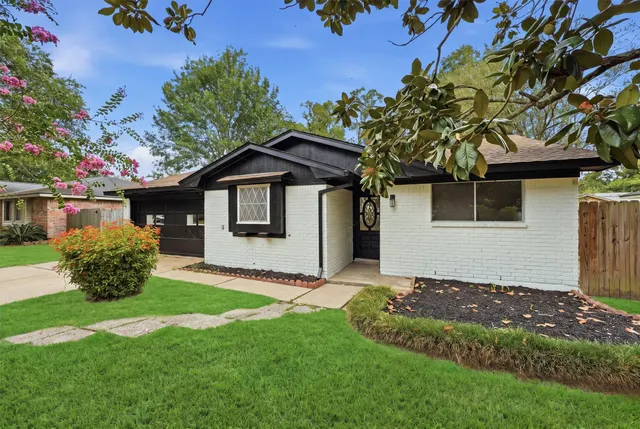Expensive Lakewood Heights Sec 04 Real Estate