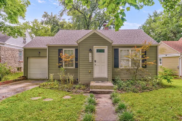 Popular Colonial Place Real Estate