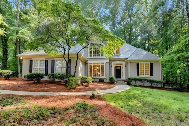 Popular Calamar Real Estate