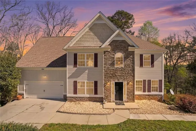 Popular White Oaks Real Estate