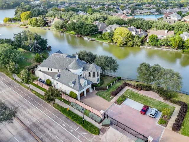 Expensive Lake Pointe Real Estate