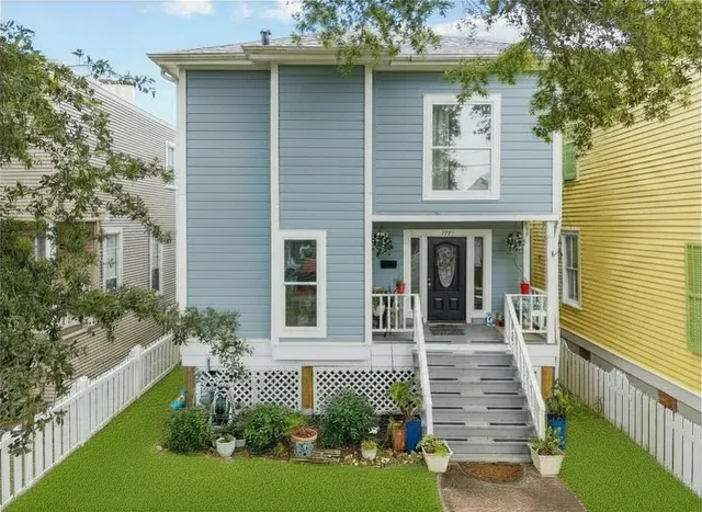 Popular Victorian Square Real Estate
