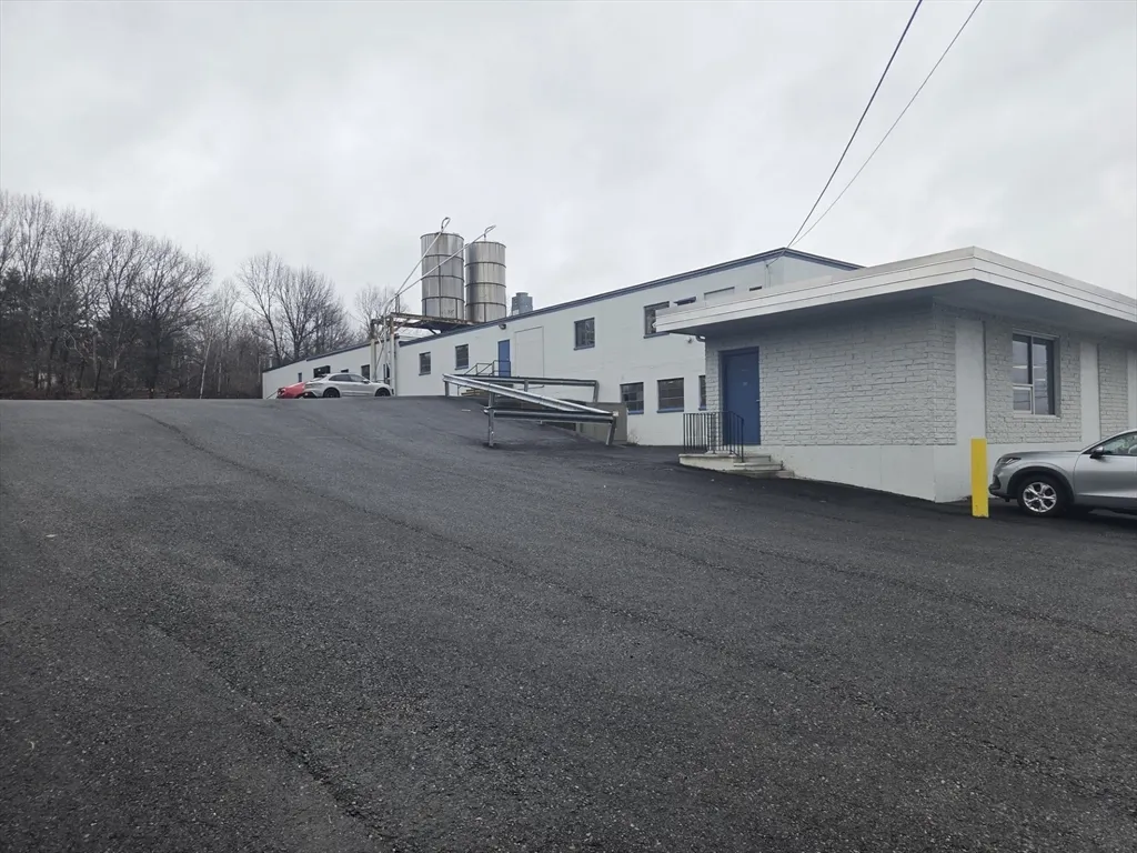 214 Nashua St, Leominster, MA 01453