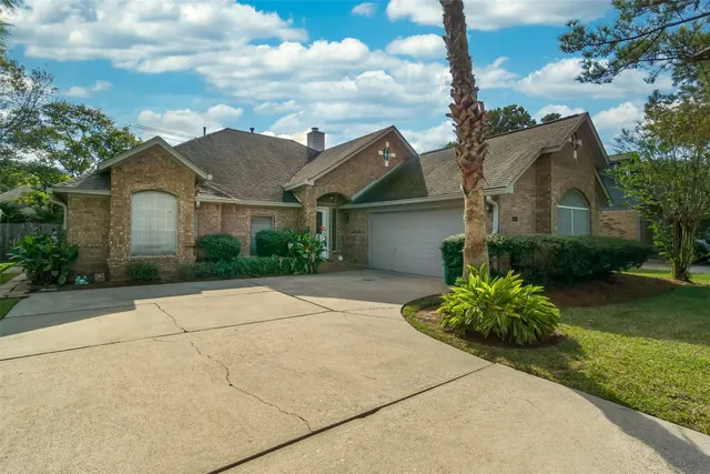 Popular Bay Glen Sec 01 Real Estate