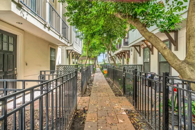 Popular Maxroy Mews Real Estate