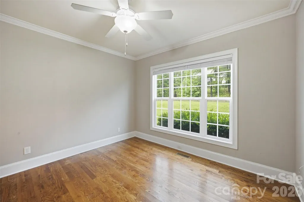 Listing Thumbnail Image 16