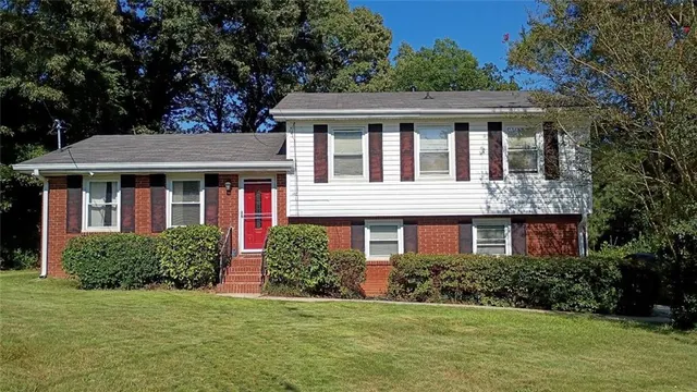 Popular MEADOWBROOK MANOR Real Estate