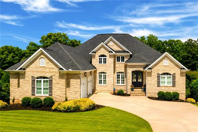 Popular Lakeridge Subdivision Real Estate