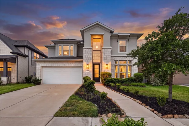 Popular Sienna Sec 33d Real Estate