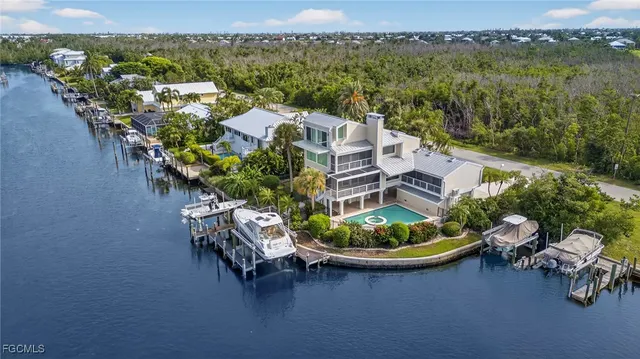 Popular SANIBEL HARBOURS Real Estate