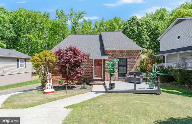 Popular Bay Highlands Real Estate