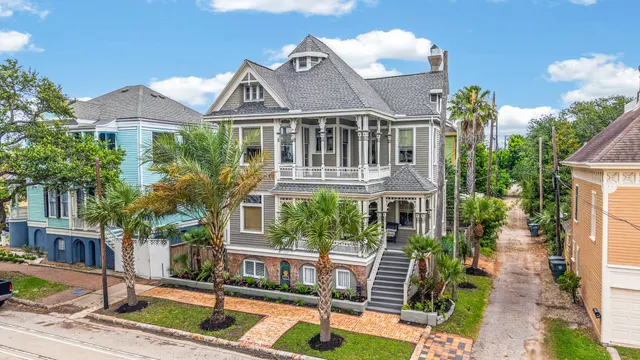 Popular 33 East End Real Estate