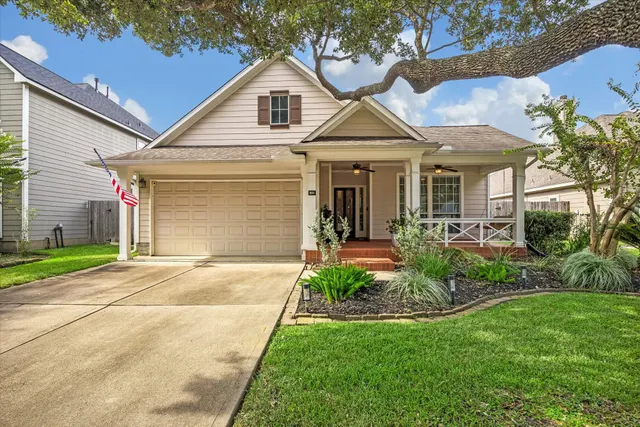 Popular Victoria Lakes Real Estate