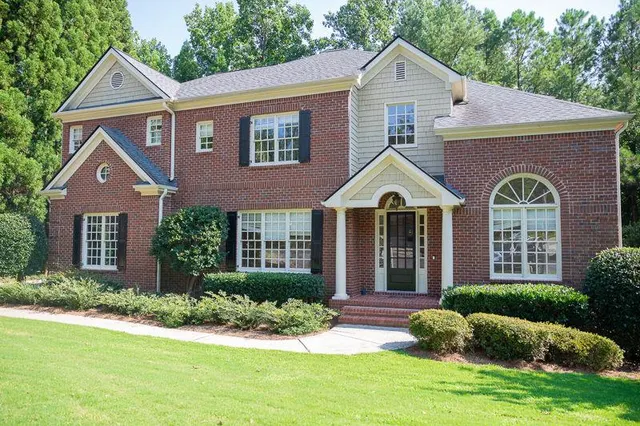 Popular Lake Forrest Summit Real Estate