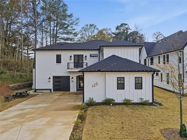 Popular Akunna Court Real Estate