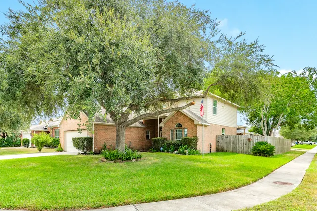 Popular AMBURN OAKS Real Estate