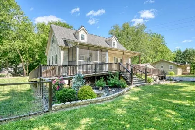 Popular Smokeford Crossing Real Estate