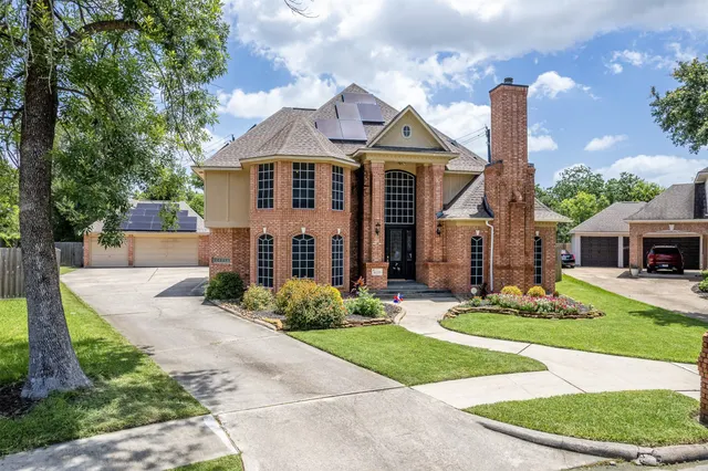 Popular Lakewood Sec R Real Estate