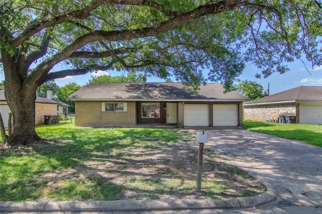 Popular Crestwood Alvin Real Estate