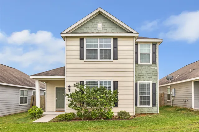 Popular Lake Breeze Real Estate