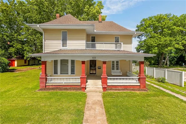 Popular Moore James F Add Real Estate