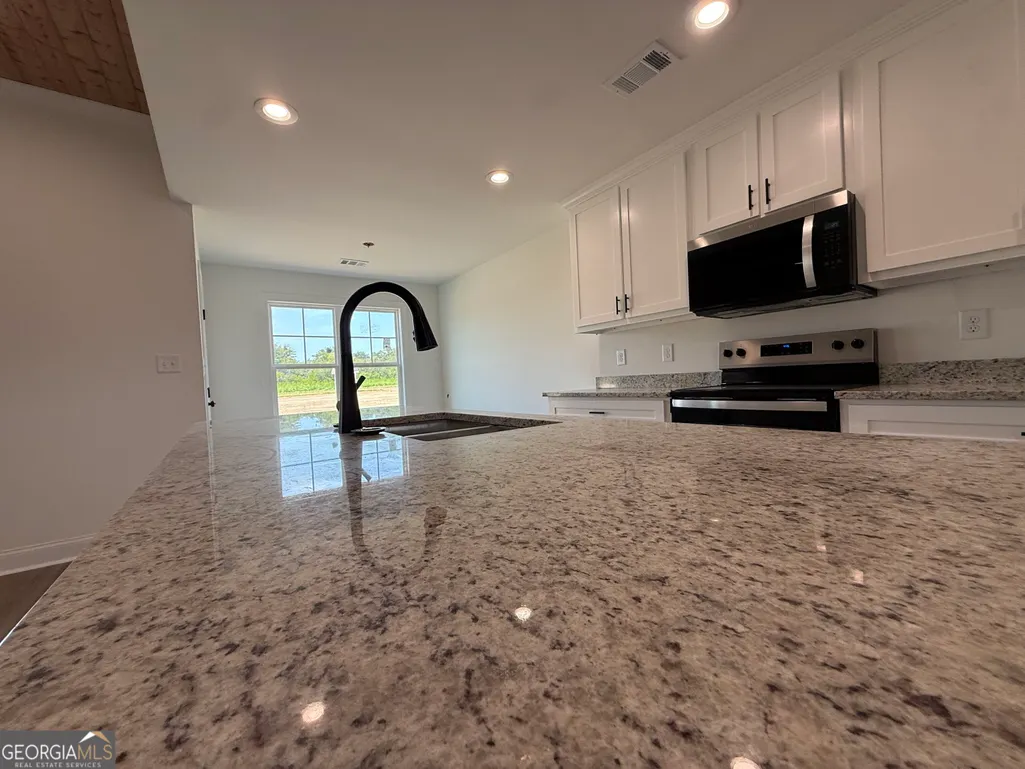 Listing Thumbnail Image 9