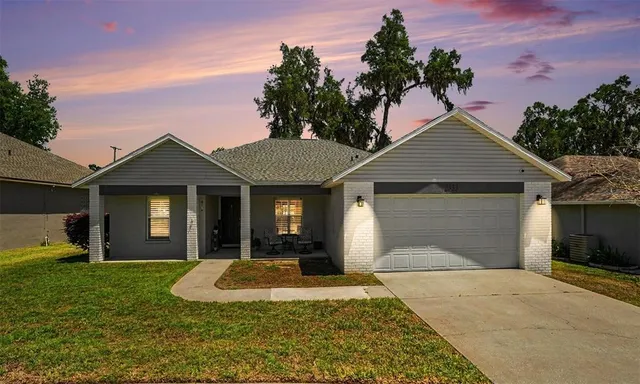 Popular KINGSWAY OAKS UNIT 2 Real Estate