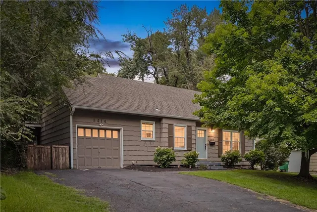 Expensive Roe Highlands Real Estate