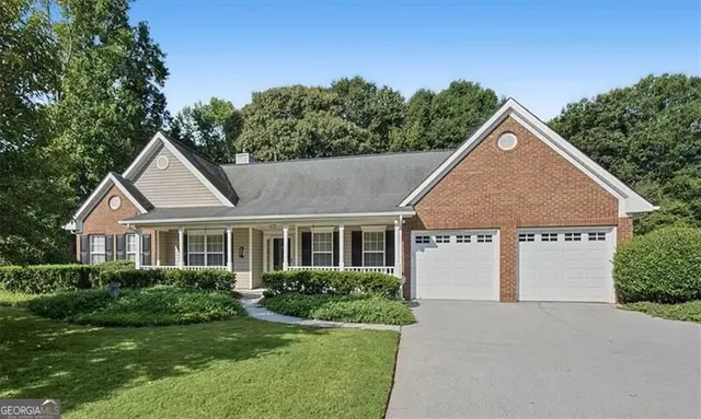 Cheap Creekside Golf and Country Club Real Estate