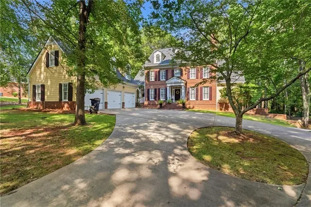 Popular COUNTRY CLUB ESTATES Real Estate
